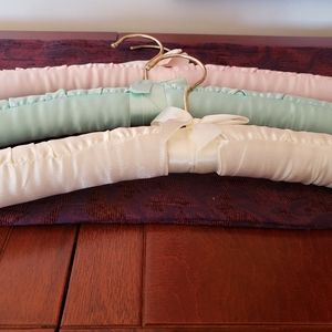 NEW 3 satin hangers